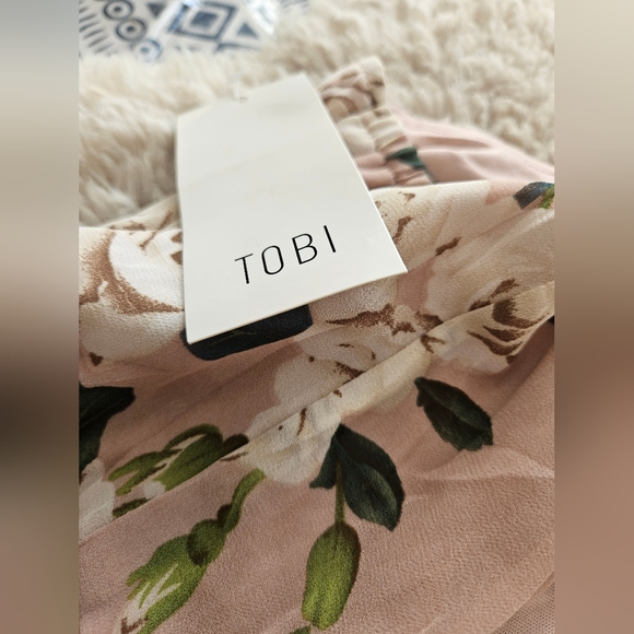 NWT TOBI Floral Romper size medium - Picture 9 of 10